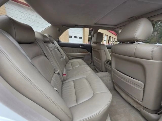 2000 Lexus LS 2nd Gen - Image 18 of 20