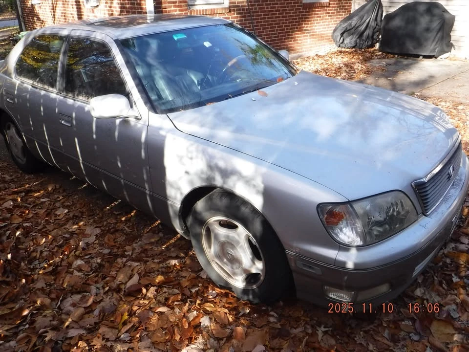 2000 Lexus LS 2nd Gen - Image 2 of 6