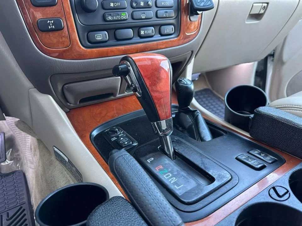 2000 Lexus LX 1st Gen - Image 14 of 19