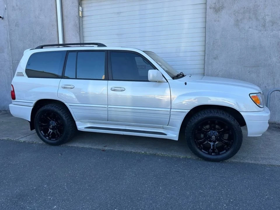 2000 Lexus LX 1st Gen - Image 2 of 19