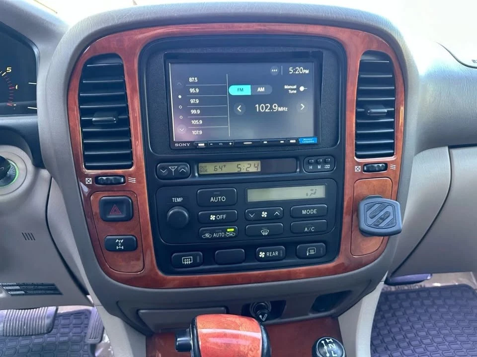 2000 Lexus LX 1st Gen - Image 13 of 19