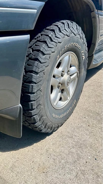 2000 Lexus LX 1st Gen - Image 3 of 9