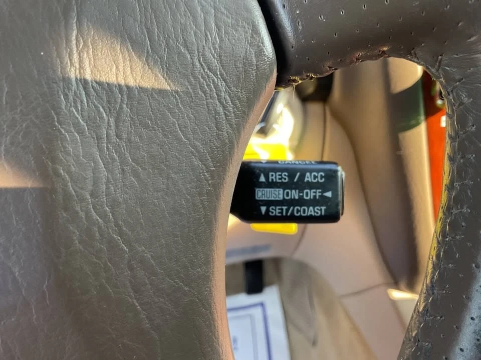 2000 Lexus LX 2nd Gen - Image 17 of 20
