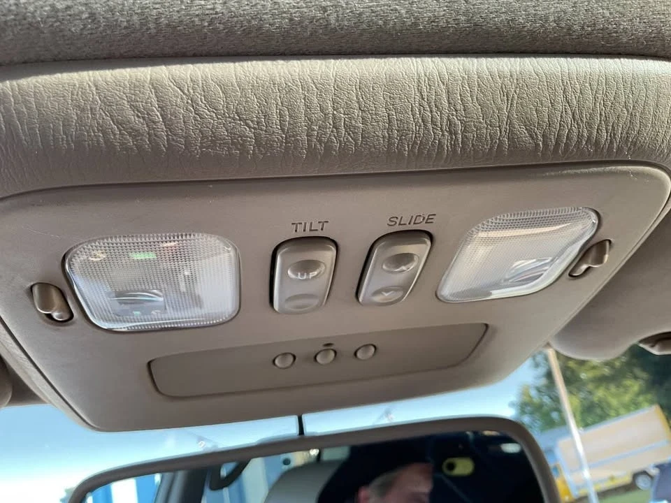 2000 Lexus LX 2nd Gen - Image 15 of 20