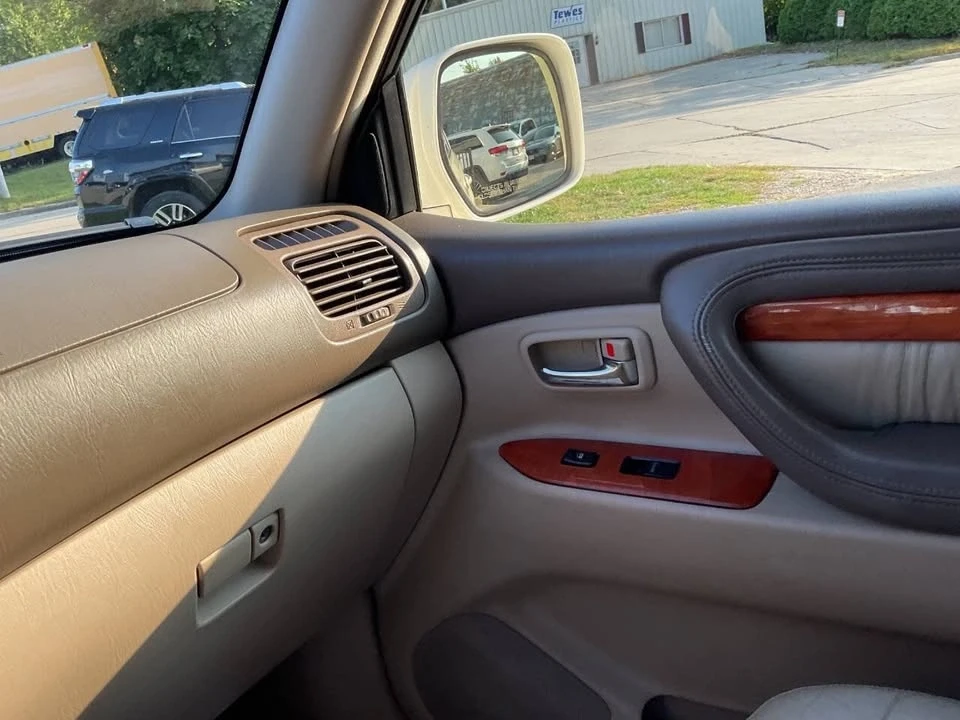 2000 Lexus LX 2nd Gen - Image 15 of 19