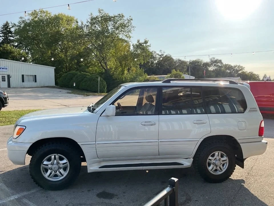 2000 Lexus LX 2nd Gen - Image 11 of 19