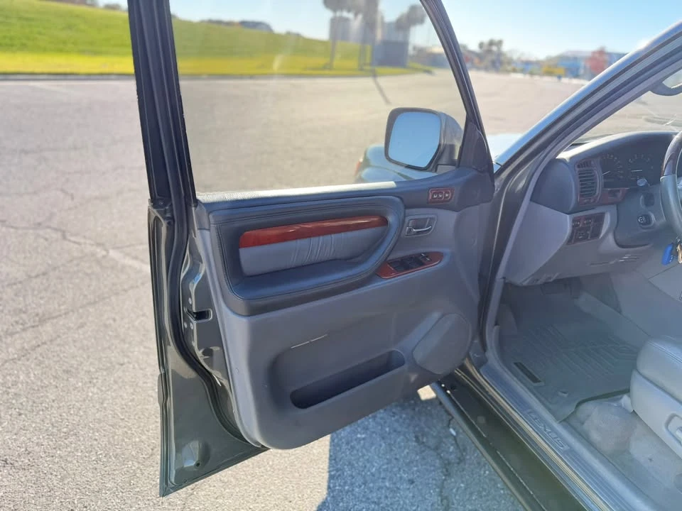 2000 Lexus LX 2nd Gen - Image 9 of 20