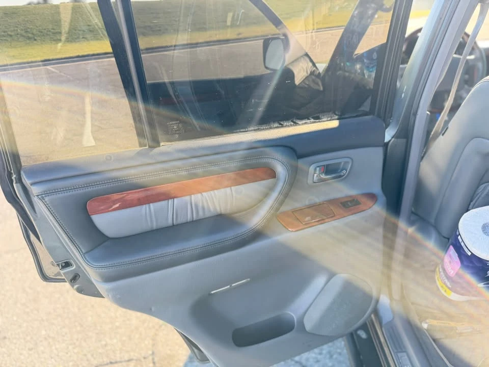 2000 Lexus LX 2nd Gen - Image 10 of 20
