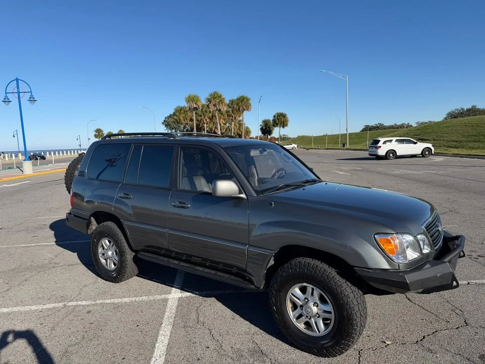 2000 Lexus LX 2nd Gen - Image 2 of 20