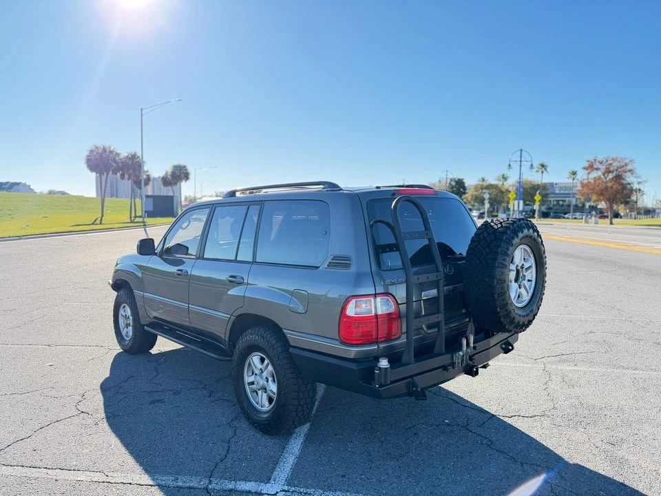 2000 Lexus LX 2nd Gen - Image 18 of 20