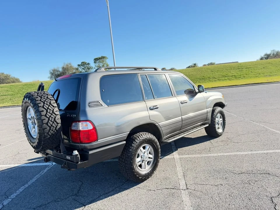 2000 Lexus LX 2nd Gen - Image 17 of 20