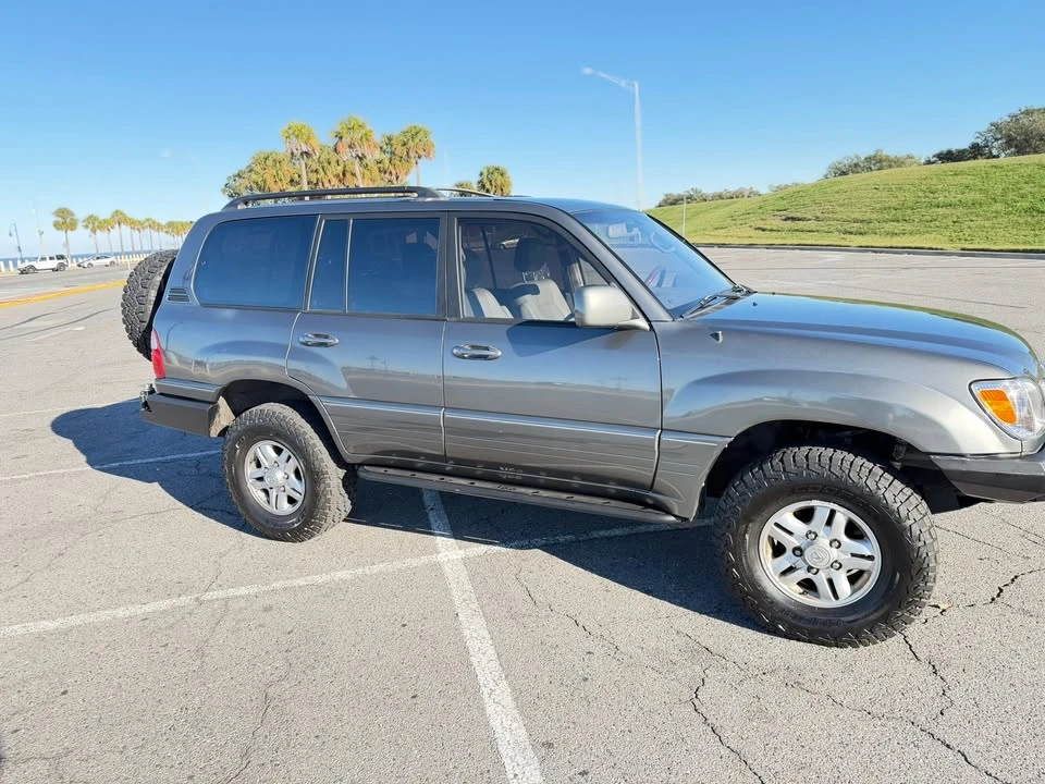 2000 Lexus LX 2nd Gen - Image 16 of 20