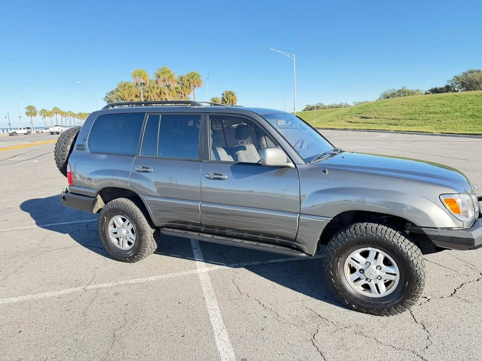 2000 Lexus LX 2nd Gen - Image 15 of 20