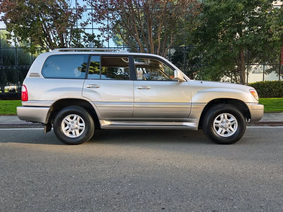 2000 Lexus LX 2nd Gen - Image 4 of 19