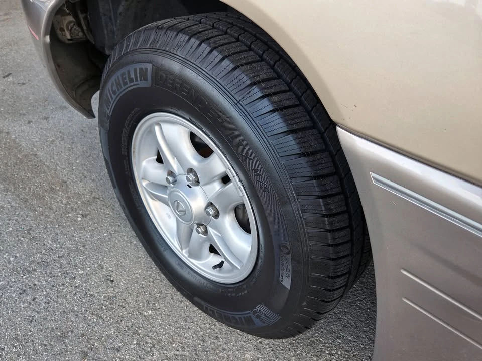 2000 Lexus LX 2nd Gen - Image 8 of 19