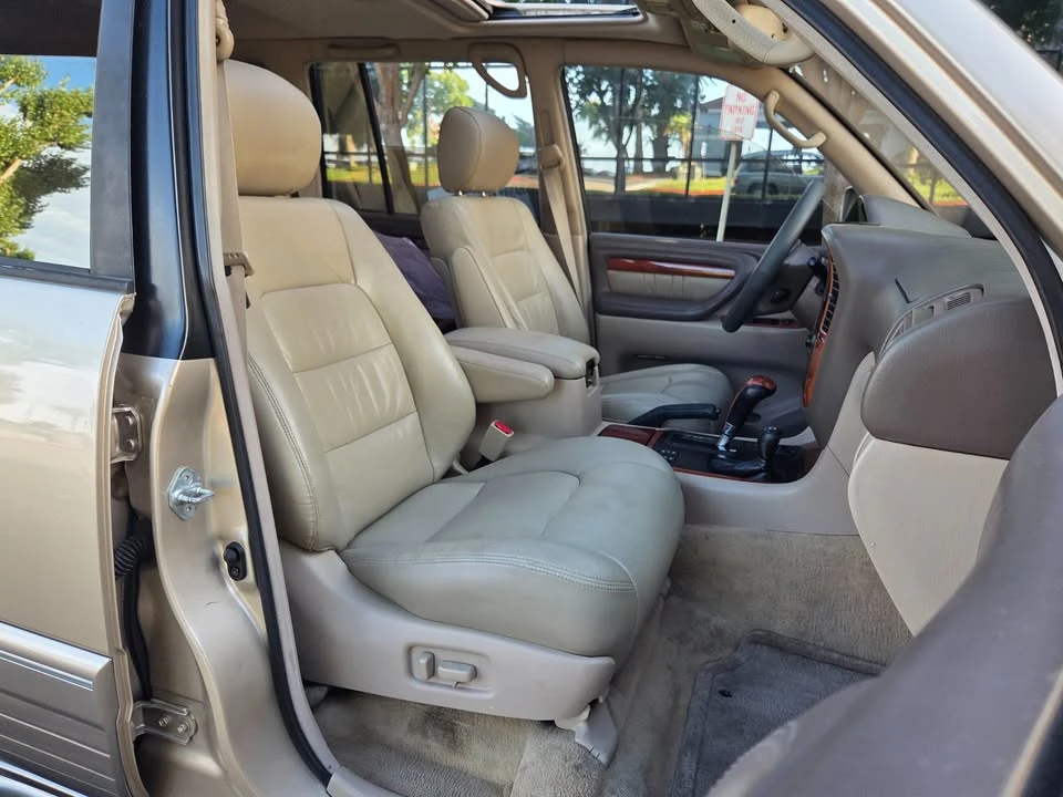 2000 Lexus LX 2nd Gen - Image 11 of 19