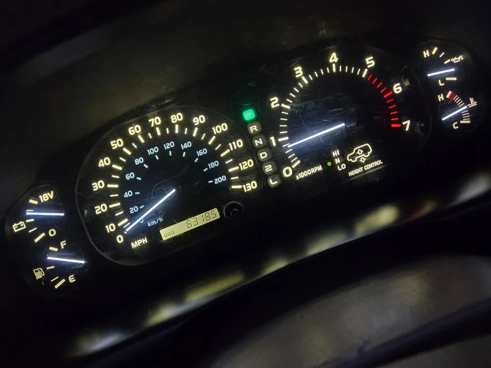 2000 Lexus LX 2nd Gen - Image 14 of 19