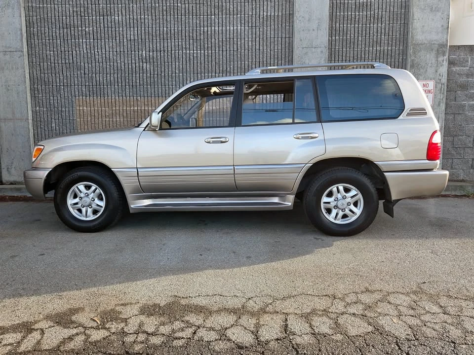 2000 Lexus LX 2nd Gen - Image 3 of 19