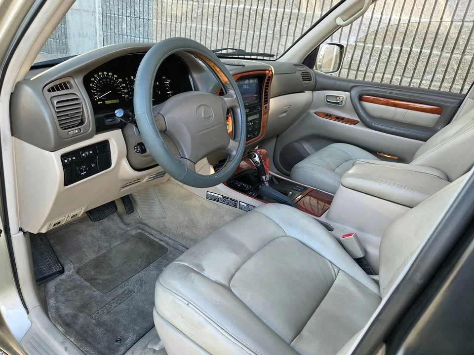 2000 Lexus LX 2nd Gen - Image 9 of 19