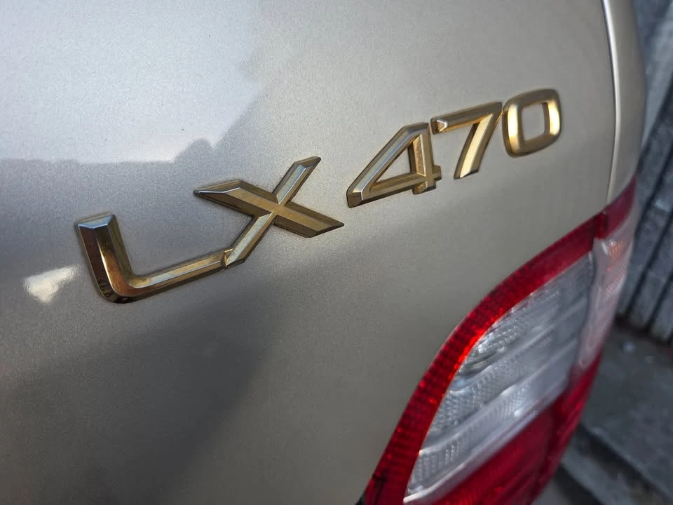 2000 Lexus LX 2nd Gen - Image 17 of 19