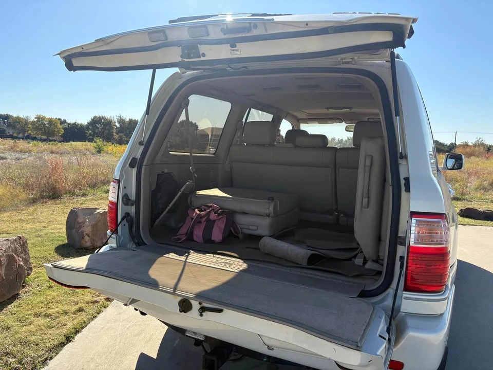 2000 Lexus LX 2nd Gen - Image 9 of 12