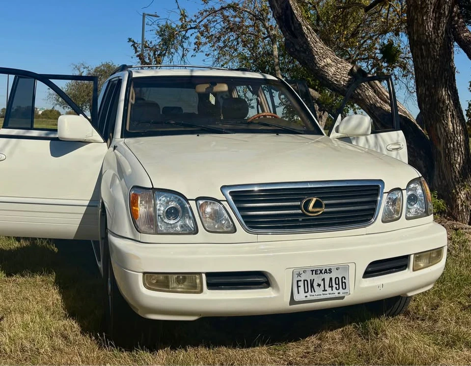 2000 Lexus LX 2nd Gen - Image 2 of 12