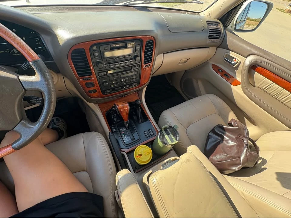2000 Lexus LX 2nd Gen - Image 4 of 12