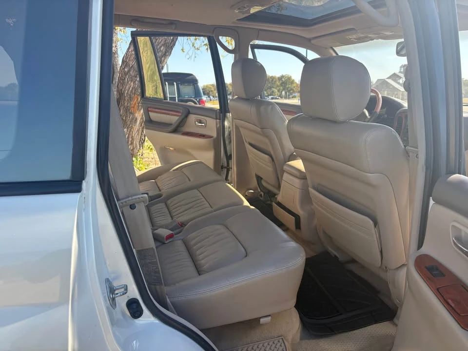 2000 Lexus LX 2nd Gen - Image 11 of 12