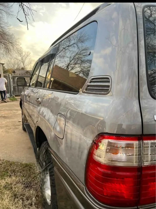 2000 Lexus LX 2nd Gen - Image 3 of 9
