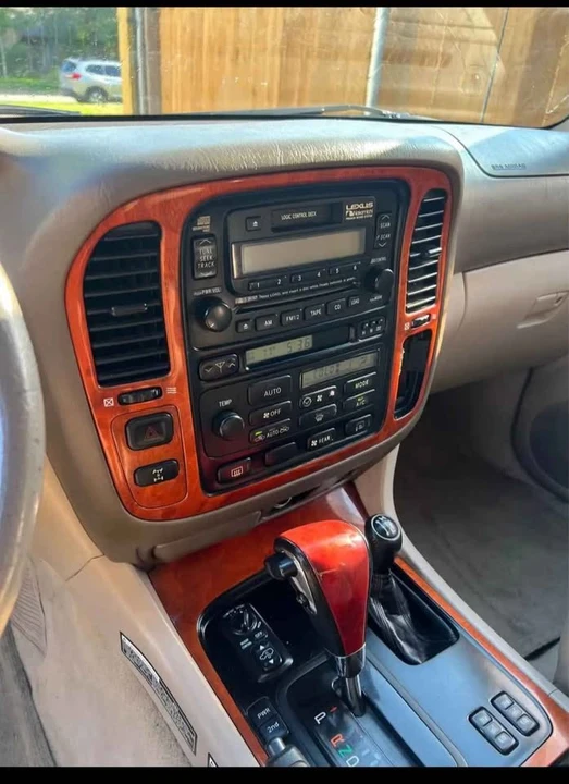 2000 Lexus LX 2nd Gen - Image 9 of 9