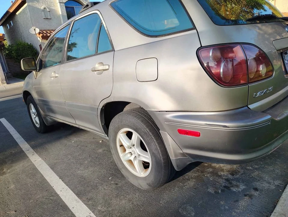 2000 Lexus RX 1st Gen - Image 4 of 6