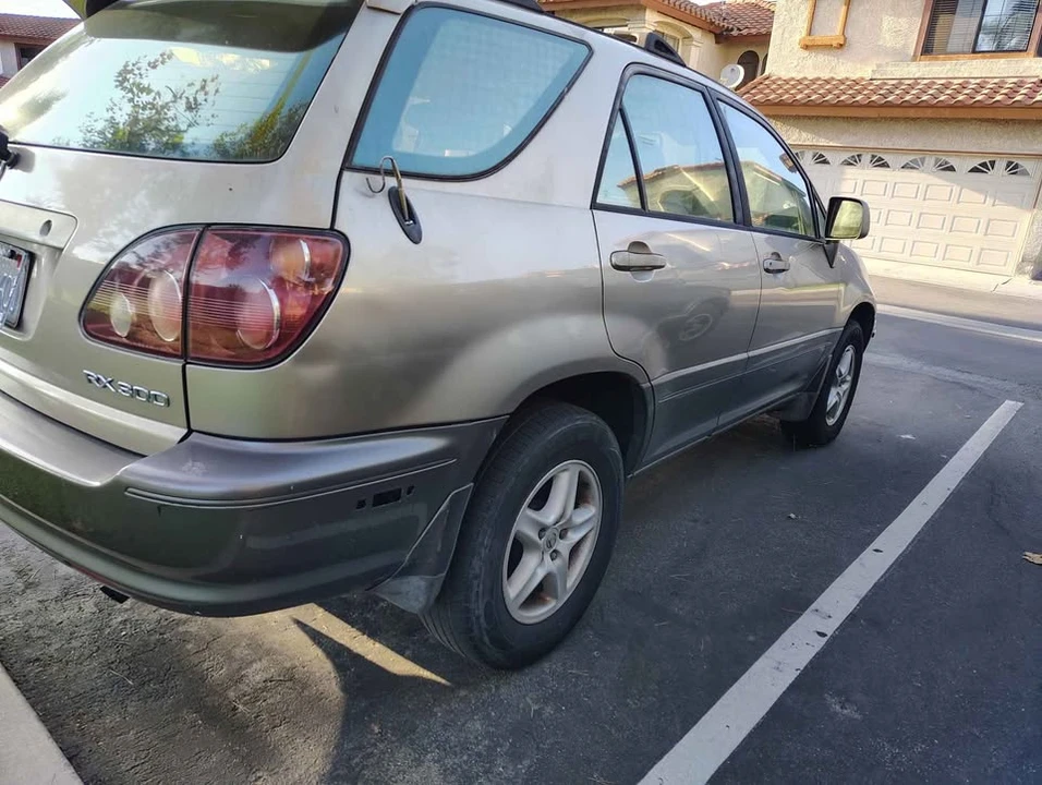 2000 Lexus RX 1st Gen - Image 3 of 6