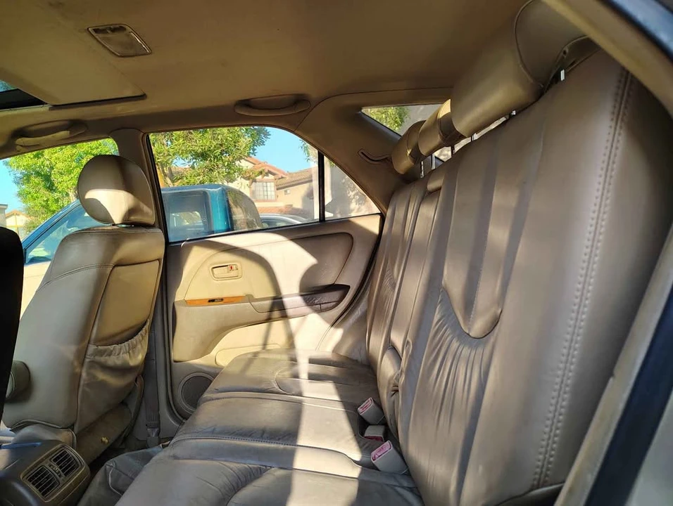 2000 Lexus RX 1st Gen - Image 5 of 6