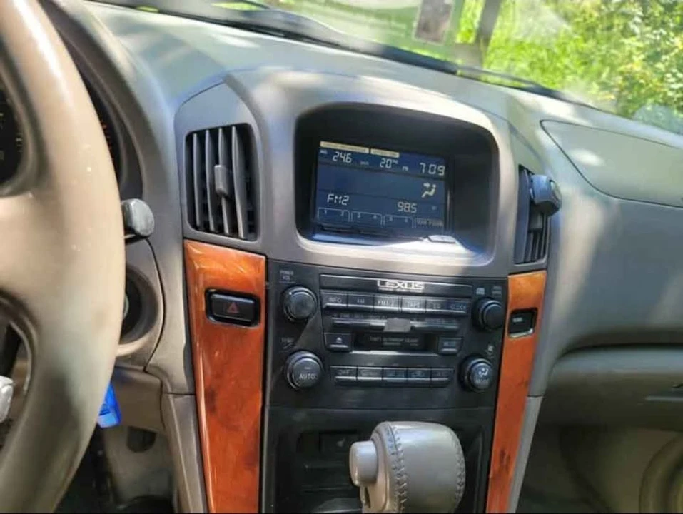 2000 Lexus RX 1st Gen - Image 12 of 13
