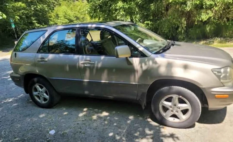 2000 Lexus RX 1st Gen - Image 4 of 13