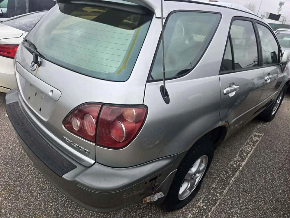 2000 Lexus RX 1st Gen - Image 5 of 10