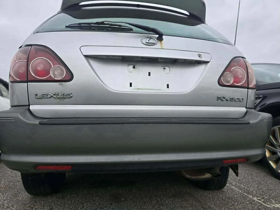 2000 Lexus RX 1st Gen - Image 6 of 10
