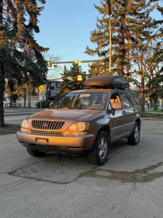 1999 Lexus RX 1st Gen - Image 2 of 10