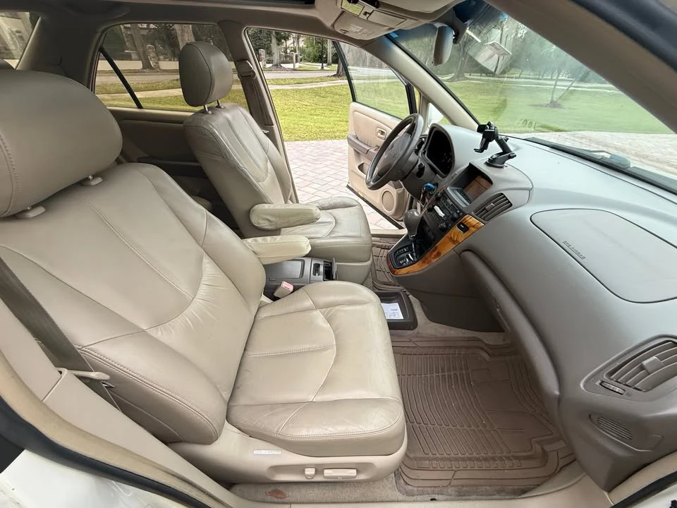 2000 Lexus RX 1st Gen - Image 5 of 6