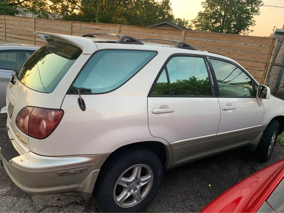 2000 Lexus RX 1st Gen - Image 3 of 4