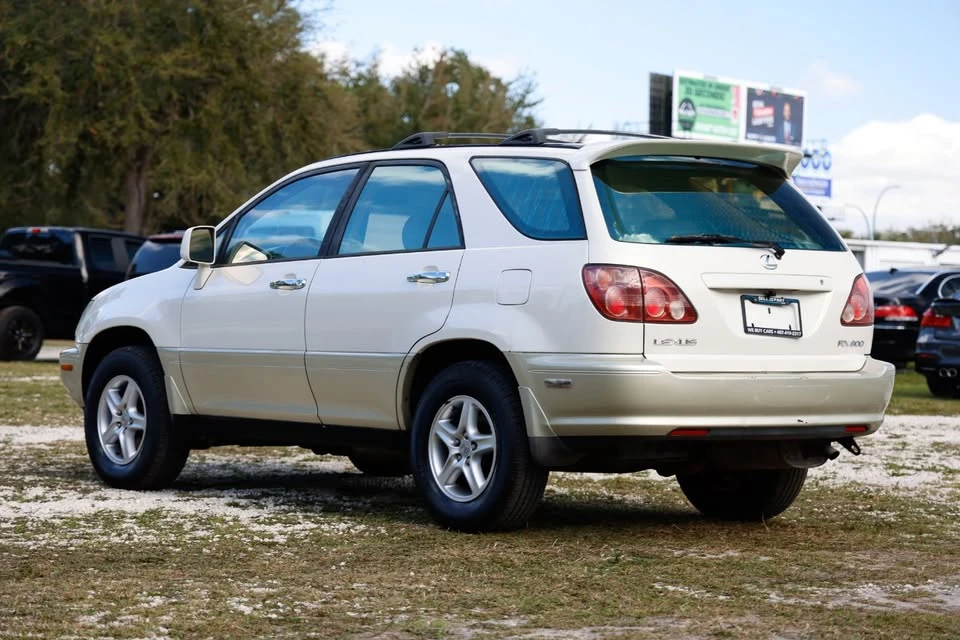 2000 Lexus RX 1st Gen - Image 10 of 11