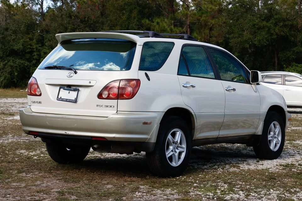 2000 Lexus RX 1st Gen - Image 9 of 11