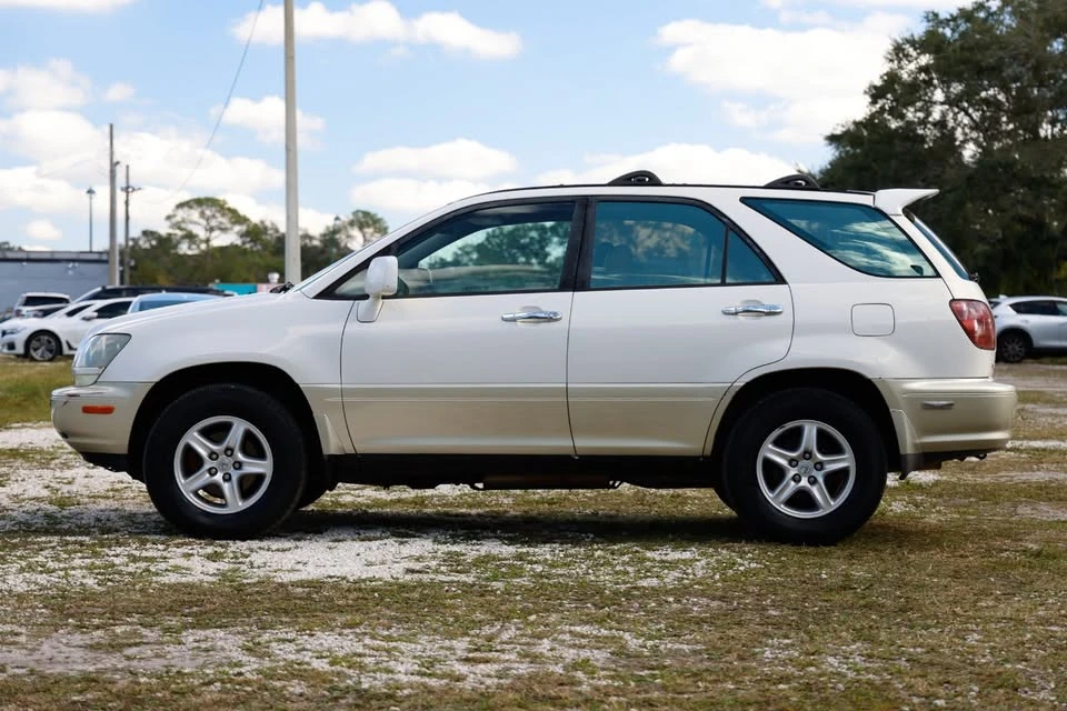 2000 Lexus RX 1st Gen - Image 11 of 11
