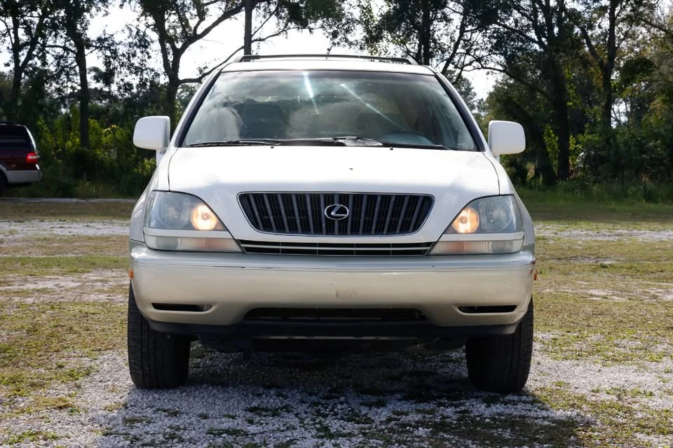 2000 Lexus RX 1st Gen - Image 2 of 11