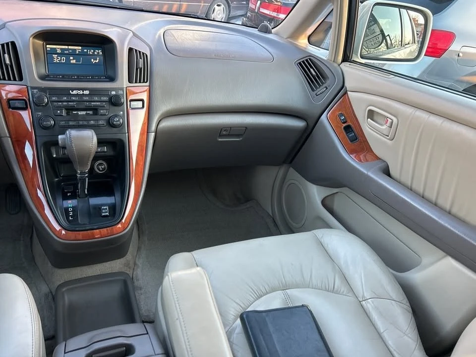 2000 Lexus RX 1st Gen - Image 14 of 17