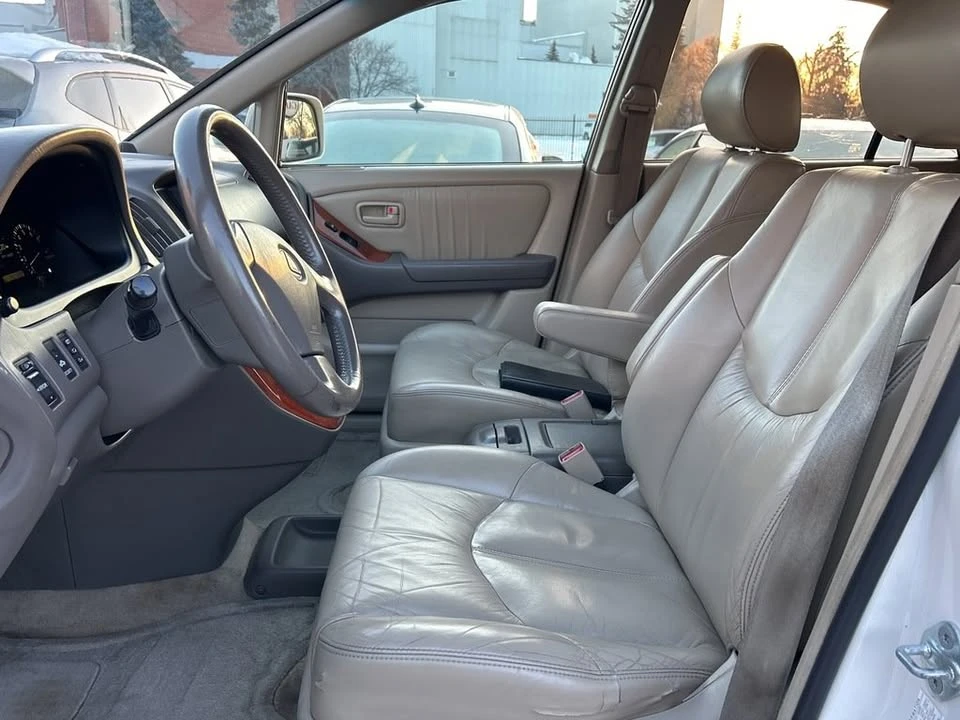 2000 Lexus RX 1st Gen - Image 9 of 17
