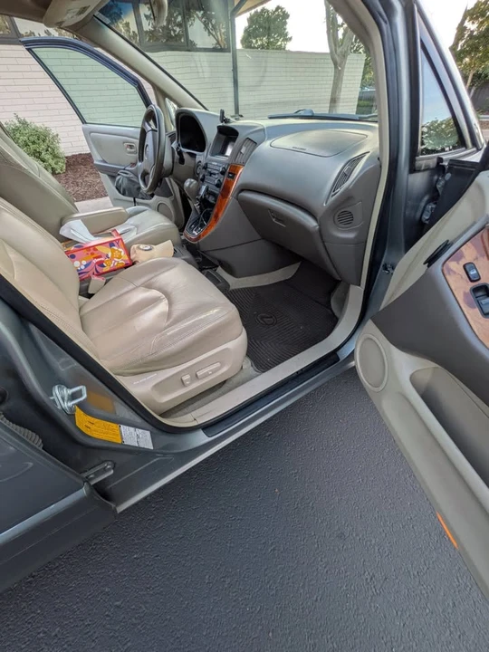 2000 Lexus RX 1st Gen - Image 11 of 15