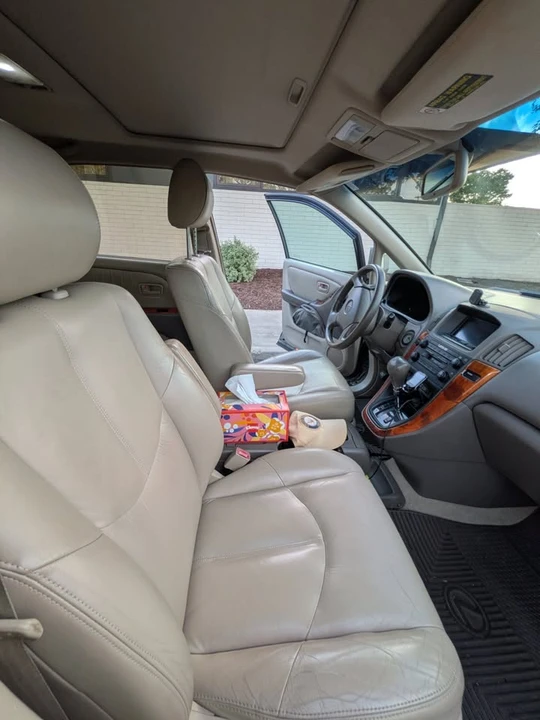 2000 Lexus RX 1st Gen - Image 13 of 15