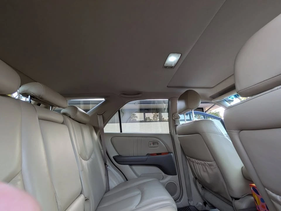 2000 Lexus RX 1st Gen - Image 9 of 15