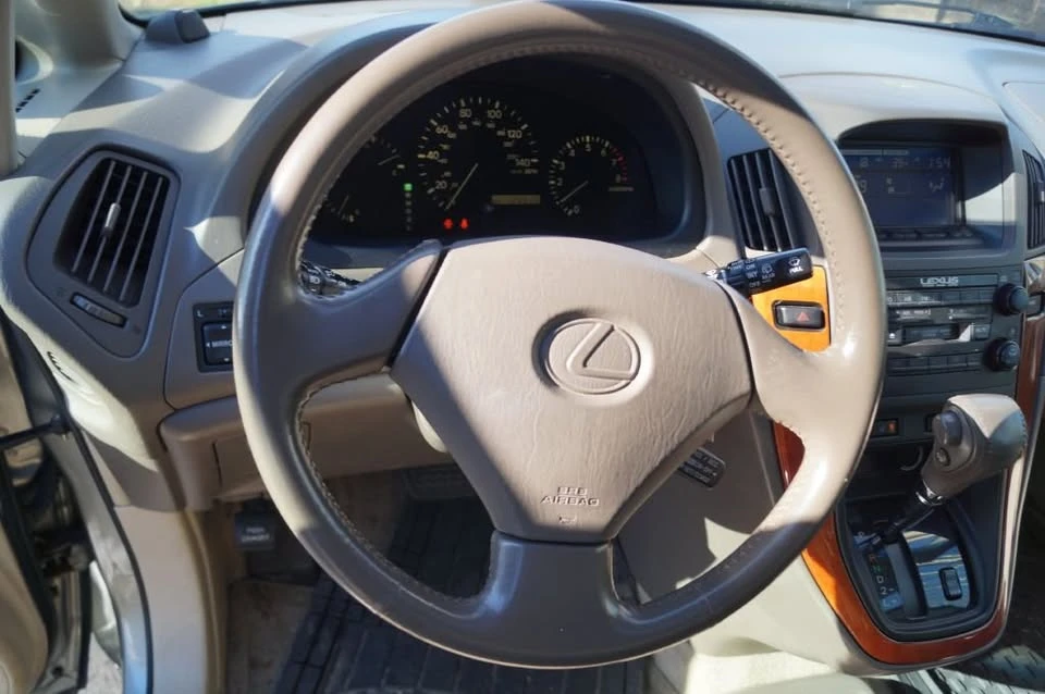2000 Lexus RX 1st Gen - Image 18 of 20